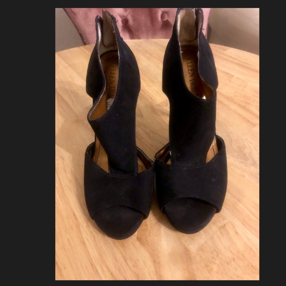 Ellen Tracy black suede heels